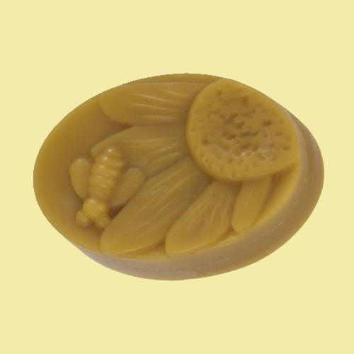 Virágon pihenő méhecske szilikon szappanöntő forma – Profiszilikon